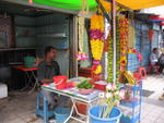 KL - Petaling St - Indian flower maker