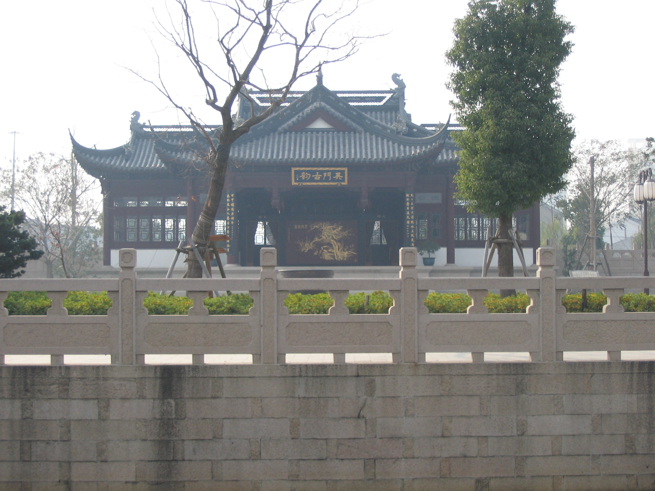 Suzhou West Gate Lake-temple along canal
